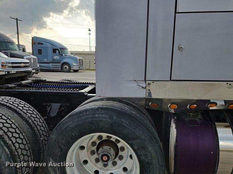 image for item EI3609 2000 Western Star 4900E semi truck