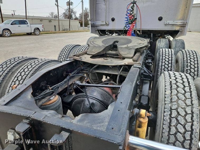 image for item EI3609 2000 Western Star 4900E semi truck