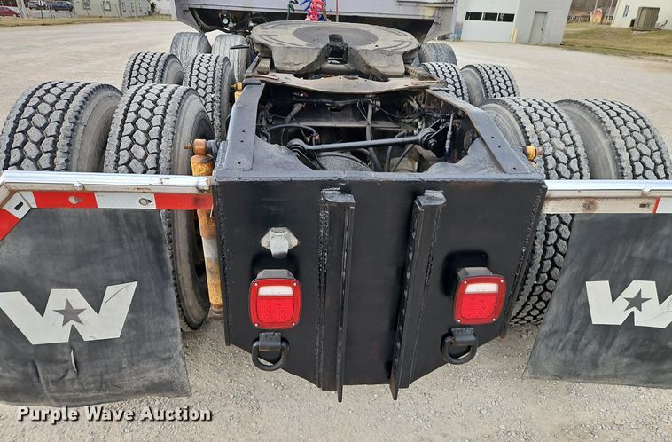 image for item EI3609 2000 Western Star 4900E semi truck