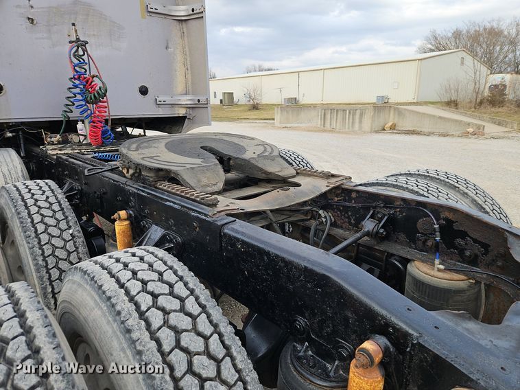 image for item EI3609 2000 Western Star 4900E semi truck