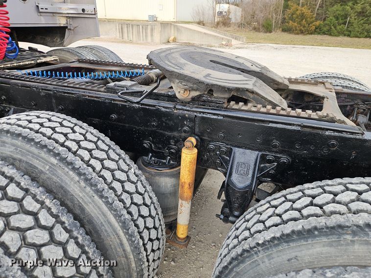 image for item EI3609 2000 Western Star 4900E semi truck