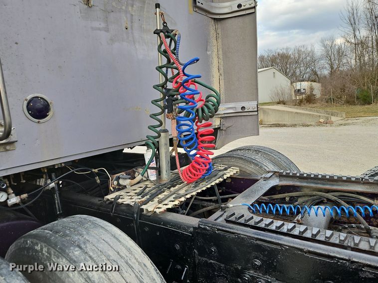 image for item EI3609 2000 Western Star 4900E semi truck