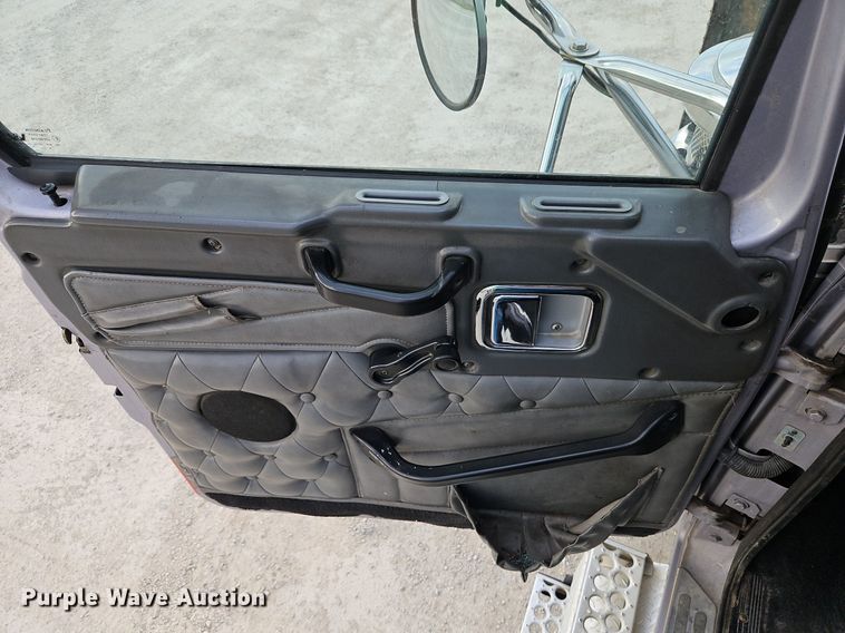 image for item EI3609 2000 Western Star 4900E semi truck