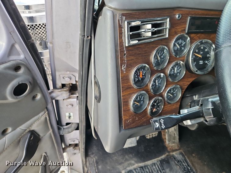 image for item EI3609 2000 Western Star 4900E semi truck