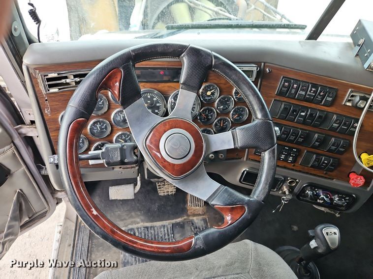 image for item EI3609 2000 Western Star 4900E semi truck