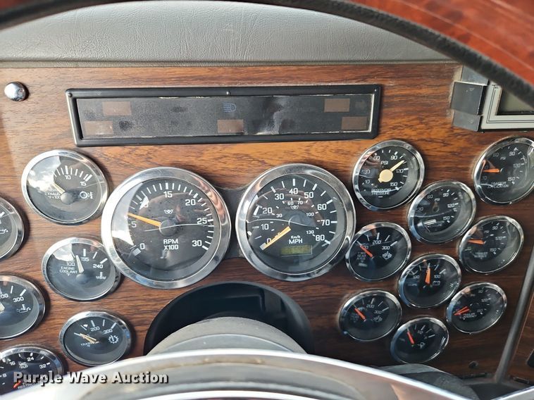 image for item EI3609 2000 Western Star 4900E semi truck