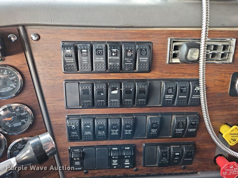 image for item EI3609 2000 Western Star 4900E semi truck