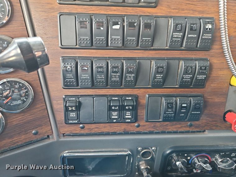 image for item EI3609 2000 Western Star 4900E semi truck