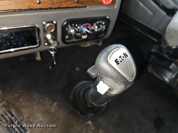 image for item EI3609 2000 Western Star 4900E semi truck