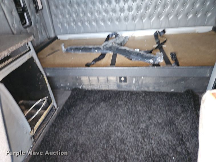 image for item EI3609 2000 Western Star 4900E semi truck