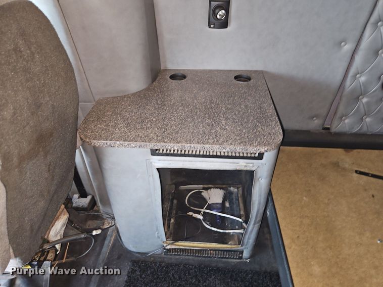 image for item EI3609 2000 Western Star 4900E semi truck