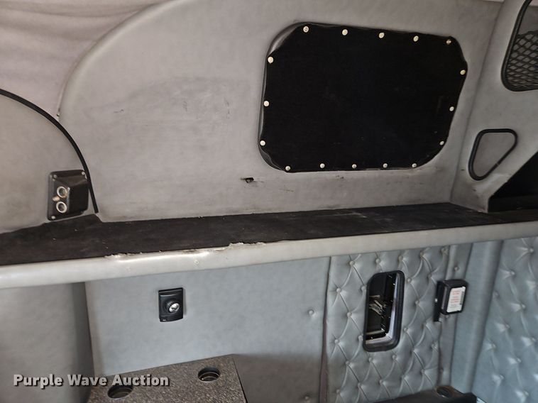 image for item EI3609 2000 Western Star 4900E semi truck