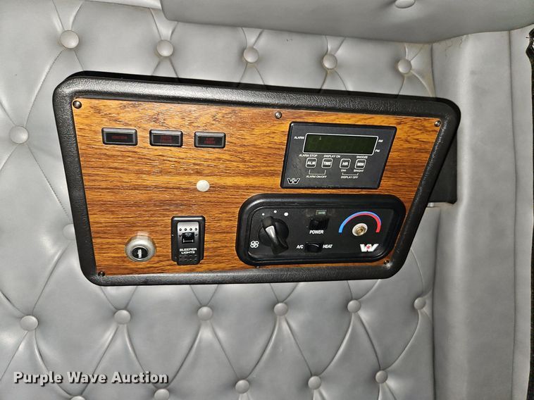 image for item EI3609 2000 Western Star 4900E semi truck