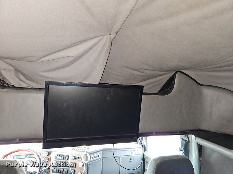 image for item EI3609 2000 Western Star 4900E semi truck