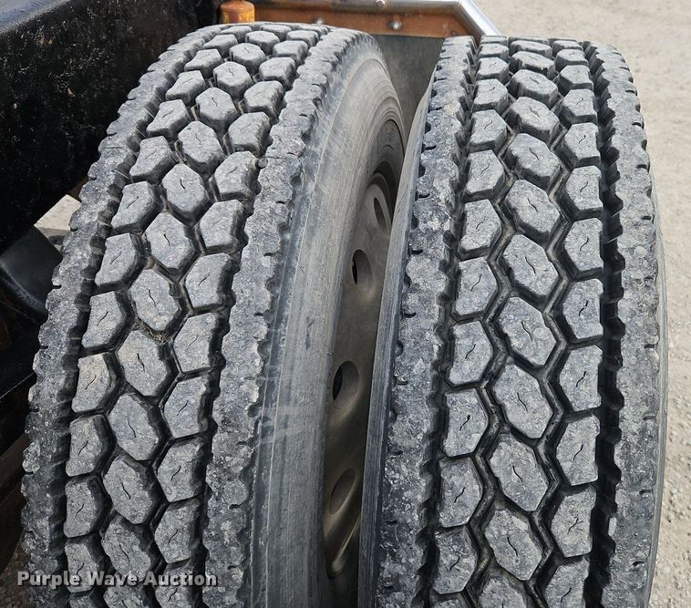 image for item EI3609 2000 Western Star 4900E semi truck