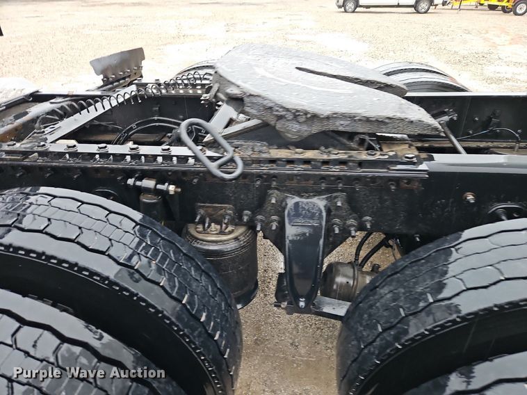 image for item EI3621 2016 Freightliner  Cascadia semi truck