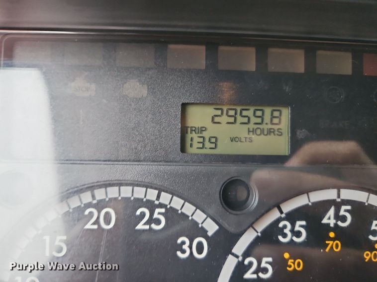 image for item EI3621 2016 Freightliner  Cascadia semi truck