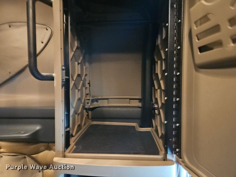 image for item EI3621 2016 Freightliner  Cascadia semi truck