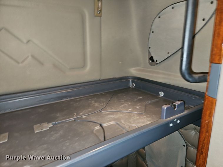 image for item EI3621 2016 Freightliner  Cascadia semi truck