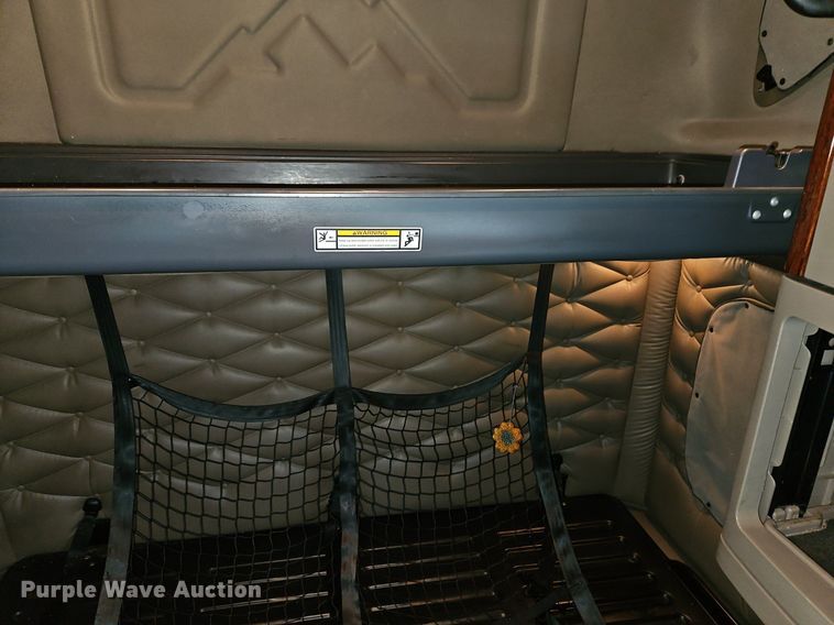 image for item EI3621 2016 Freightliner  Cascadia semi truck