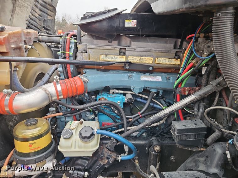 image for item EI3621 2016 Freightliner  Cascadia semi truck