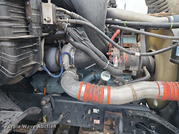 image for item EI3621 2016 Freightliner  Cascadia semi truck