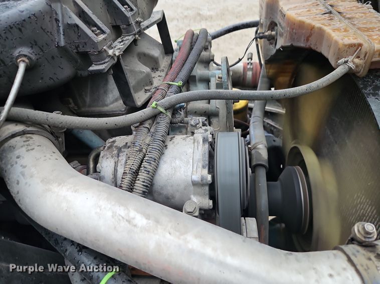 image for item EI3621 2016 Freightliner  Cascadia semi truck