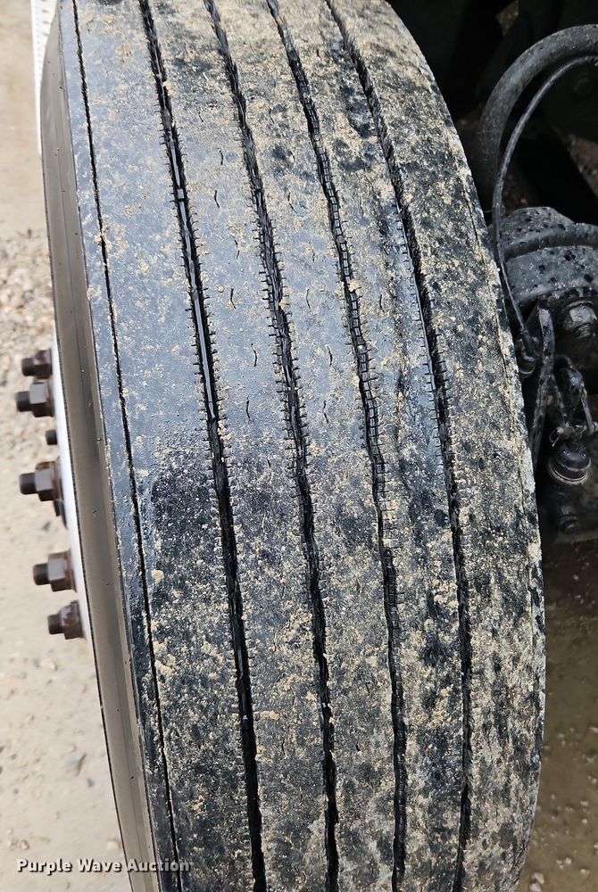 image for item EI3621 2016 Freightliner  Cascadia semi truck