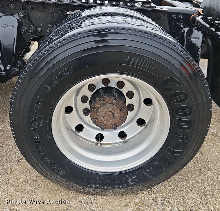 image for item EI3621 2016 Freightliner  Cascadia semi truck