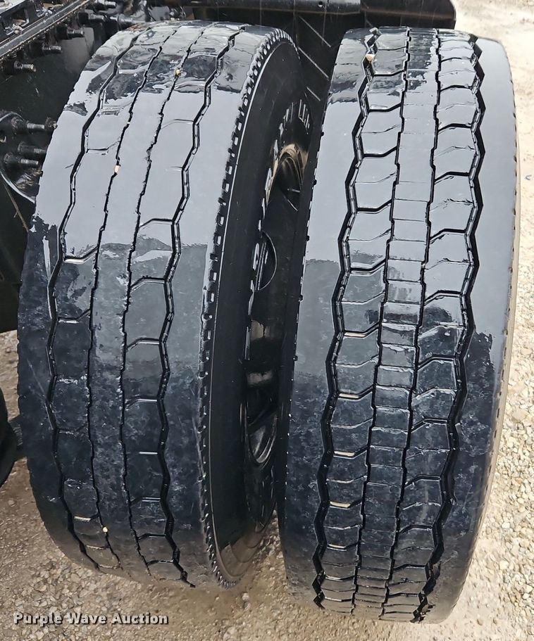 image for item EI3621 2016 Freightliner  Cascadia semi truck