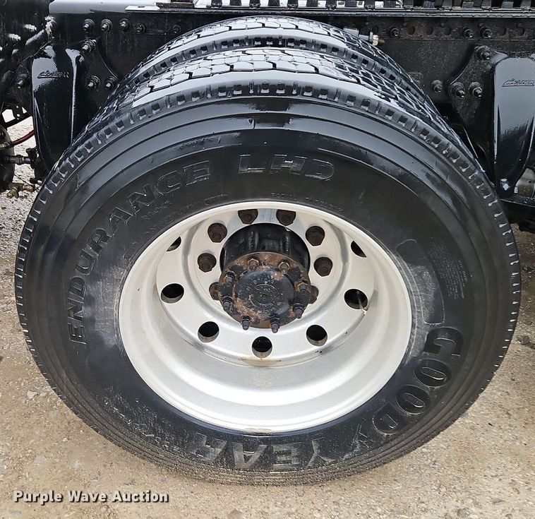 image for item EI3621 2016 Freightliner  Cascadia semi truck