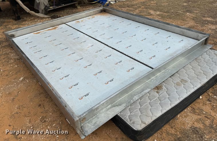 image for item EI6671 Dry van trailer doors 