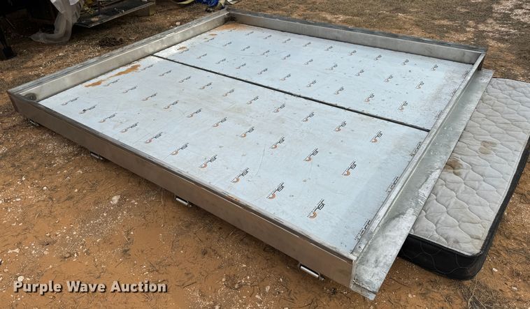 image for item EI6671 Dry van trailer doors 