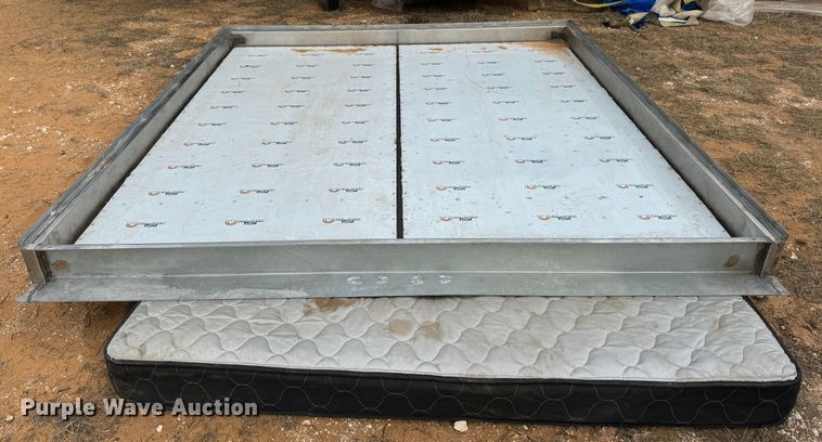 image for item EI6672 Dry van trailer doors 