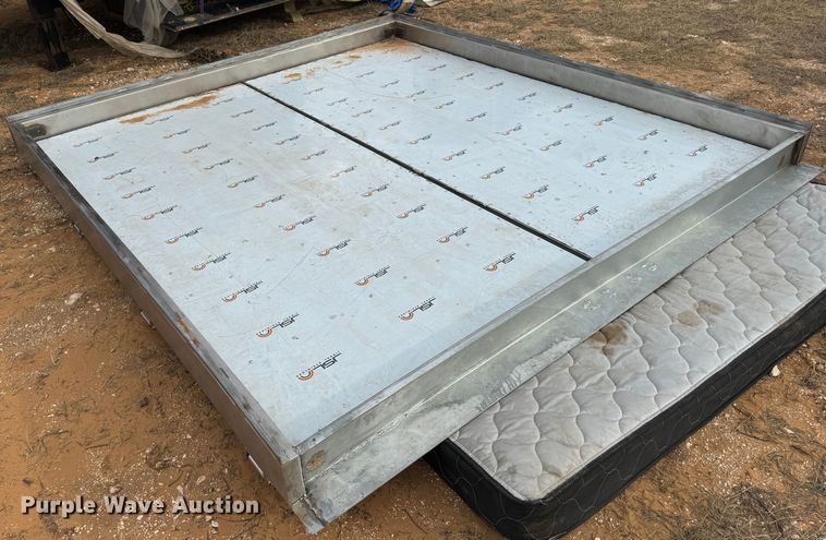 image for item EI6672 Dry van trailer doors 