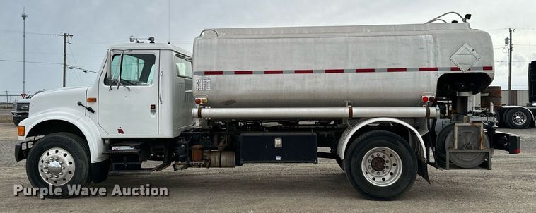 image for item EJ0216 1990 International  4900 fuel truck