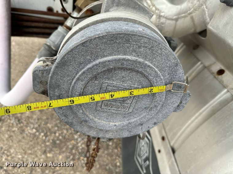 image for item EJ0216 1990 International  4900 fuel truck