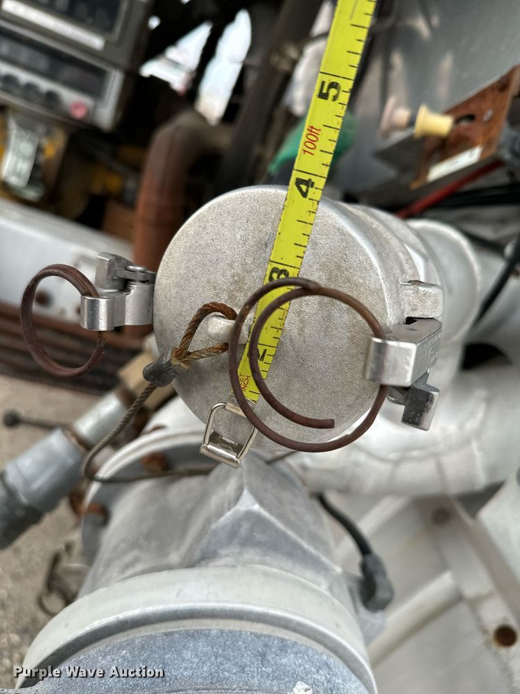 image for item EJ0216 1990 International  4900 fuel truck