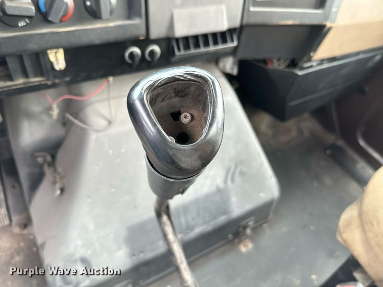 image for item EJ0216 1990 International  4900 fuel truck