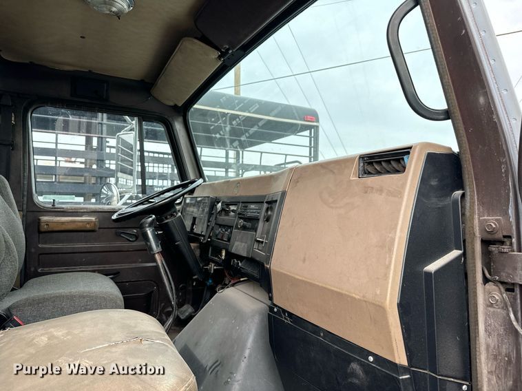 image for item EJ0216 1990 International  4900 fuel truck