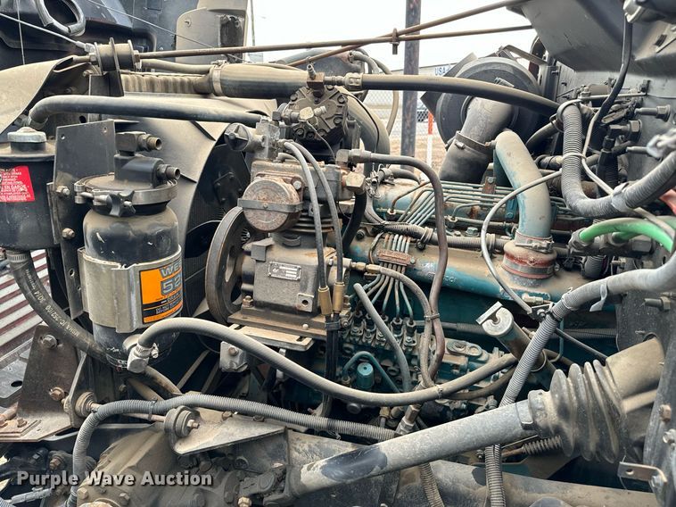 image for item EJ0216 1990 International  4900 fuel truck