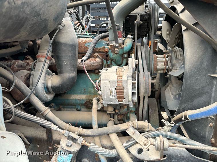 image for item EJ0216 1990 International  4900 fuel truck