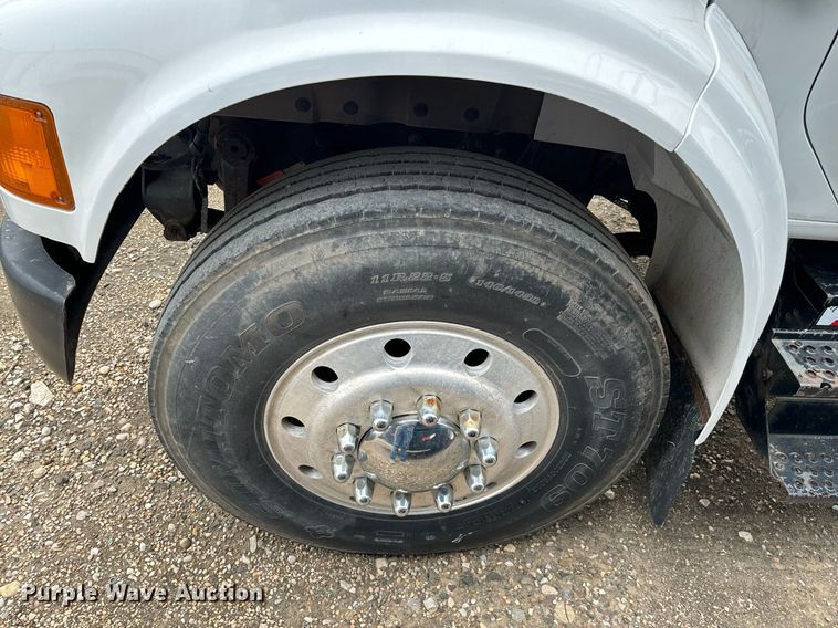 image for item EJ0216 1990 International  4900 fuel truck