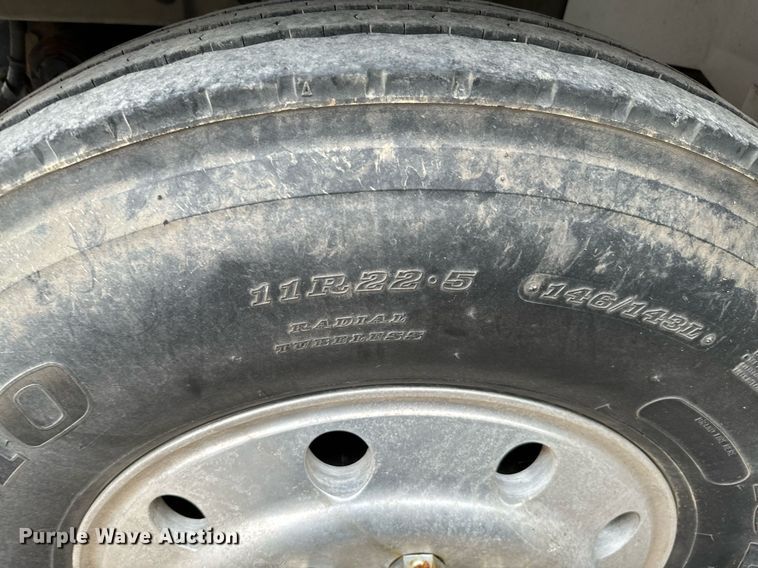 image for item EJ0216 1990 International  4900 fuel truck