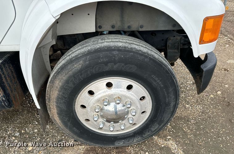 image for item EJ0216 1990 International  4900 fuel truck