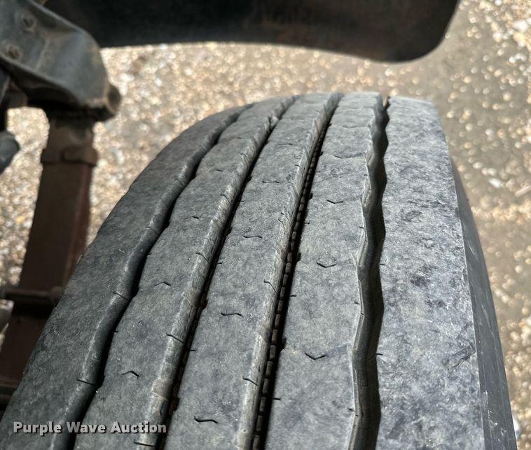 image for item EJ0216 1990 International  4900 fuel truck