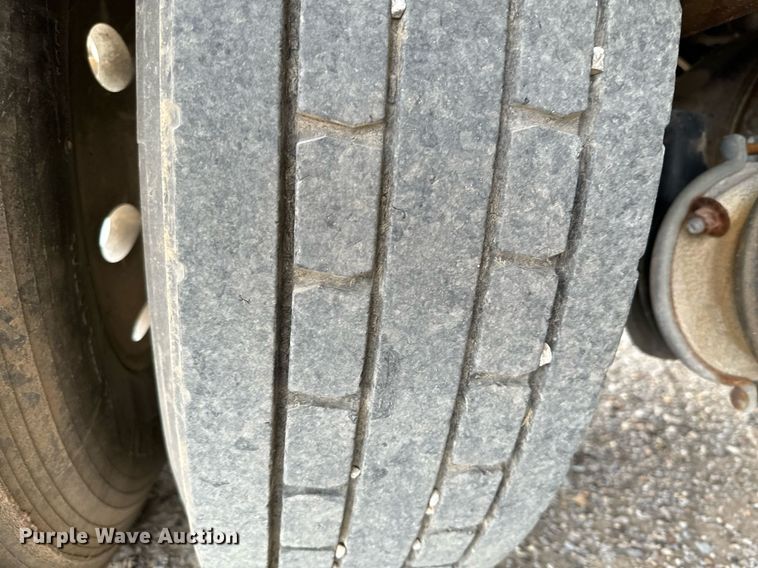 image for item EJ0216 1990 International  4900 fuel truck