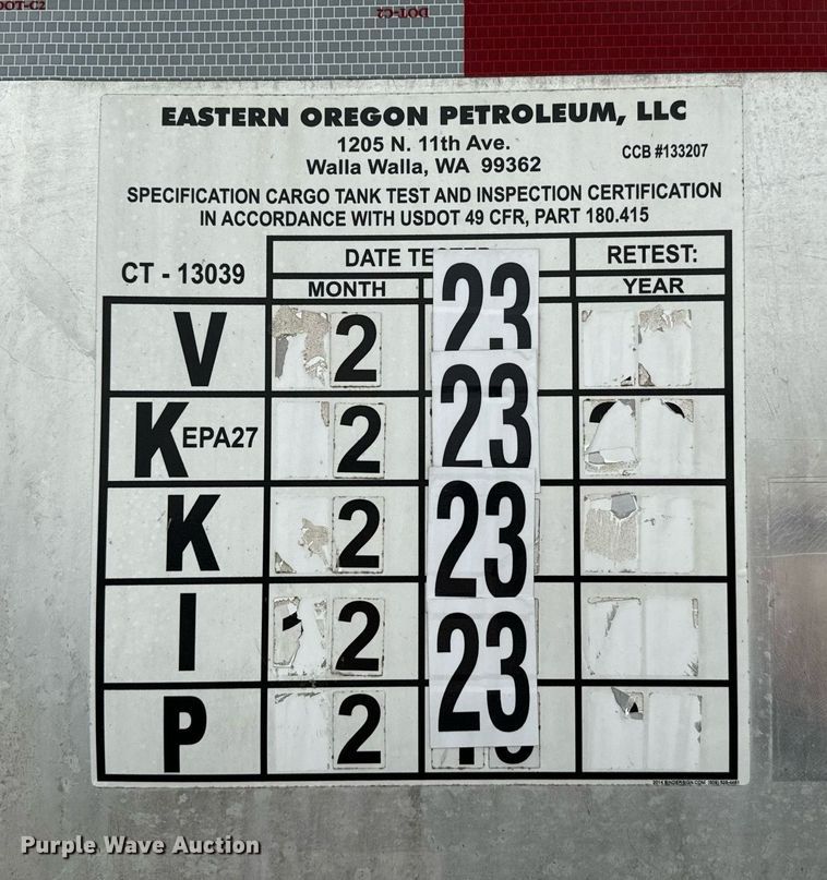 image for item EJ0216 1990 International  4900 fuel truck