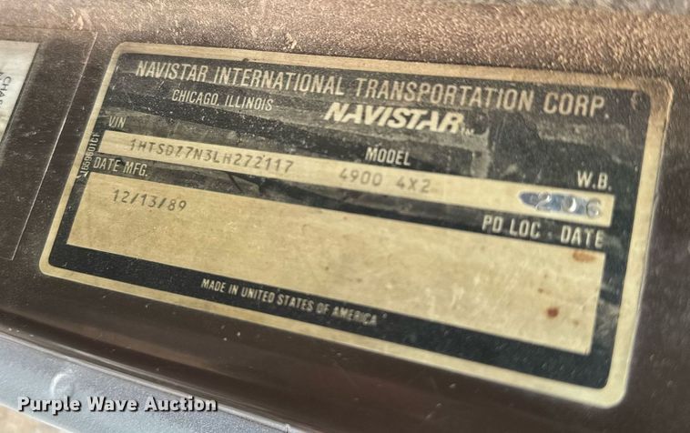 image for item EJ0216 1990 International  4900 fuel truck