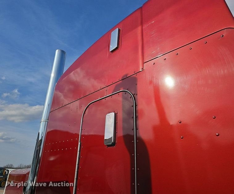 image for item EJ5862 1997 Peterbilt  379 semi truck